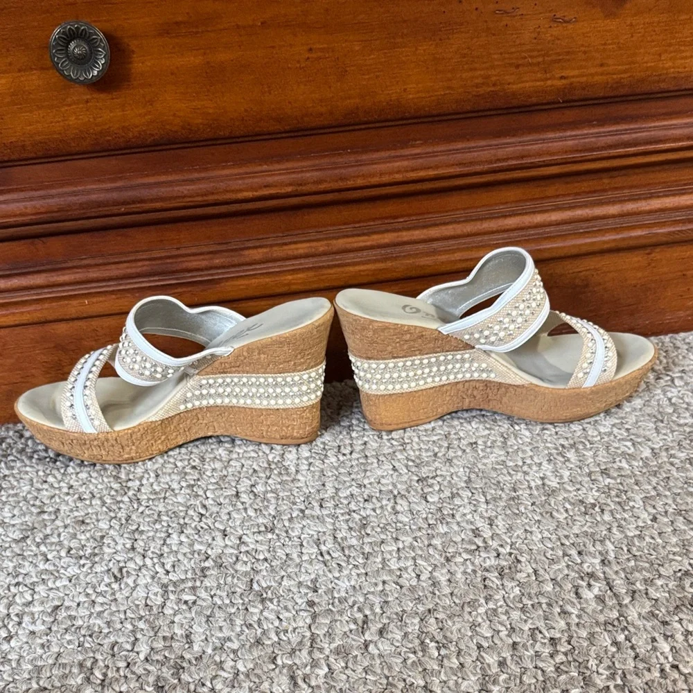 Elegant Beaded White and Tan Wedge Sandals - Picture 4 of 4